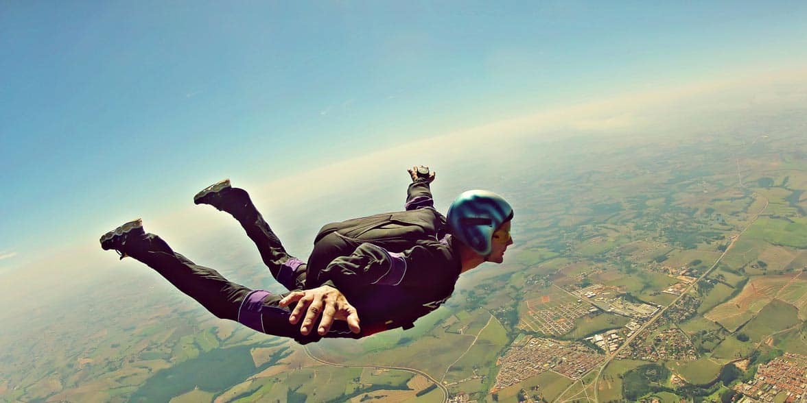 Photo of man skydiving